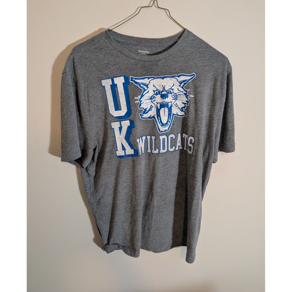 Captivating Men's L Gray Short Sleeve Crew Neck UK Wildcats Graphic Logo Tee